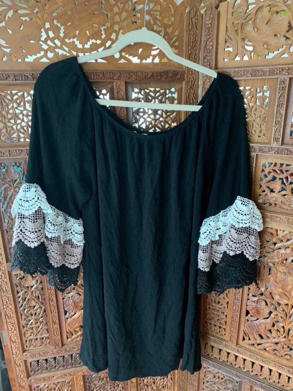Umgee Black top with lace tiered sleeves, size M